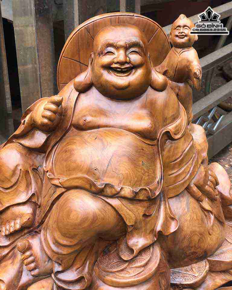 Tuong-Phat-Di-Lac-Ngoi-Tai-Loc-Go-Bach-Xanh-1