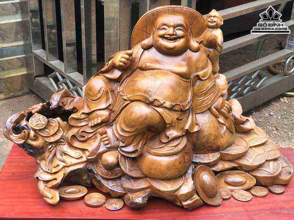 Tuong-Phat-Di-Lac-Ngoi-Tai-Loc-Go-Bach-Xanh-2