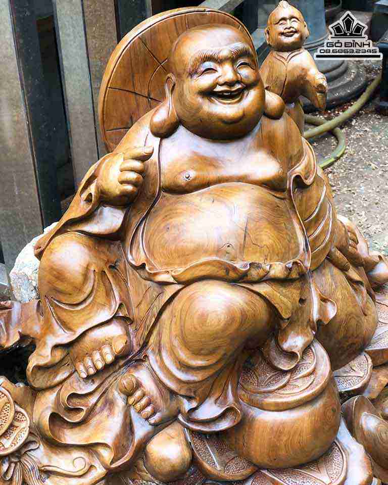 Tuong-Phat-Di-Lac-Ngoi-Tai-Loc-Go-Bach-Xanh-3