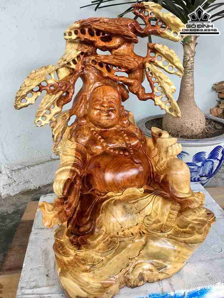 Tượng Phật Di Lặc Ngồi Gốc Tùng gỗ hương  cao 60 rộng 45 dày 35 (cm)