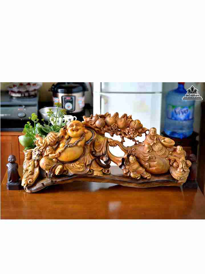 Tượng Phật Di Lặc Kéo Bao Tiền gỗ bách xanh  ngang 1m cao 46 dày 25 (cm)