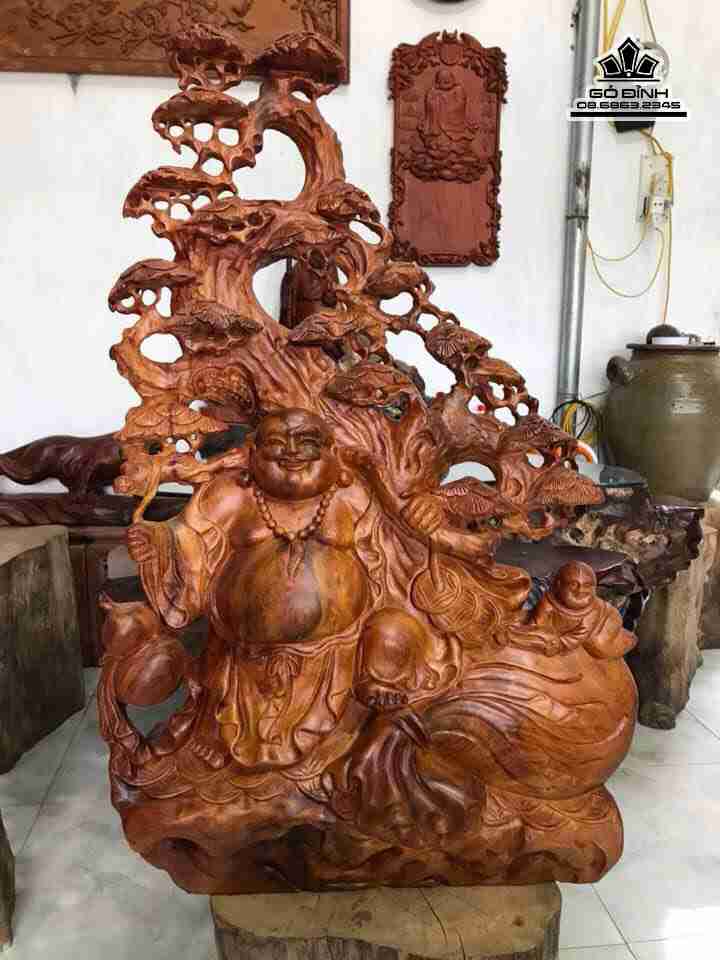 Tượng Phật Di Lặc Đứng Gốc Tùng gỗ hương  cao 70 rộng 64 dày 20 (cm)