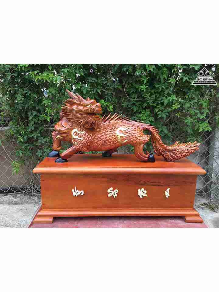 Tượng Kì Lân gỗ hương  cao 42 (cả kỉ) rộng 52 sâu 18 (cm)