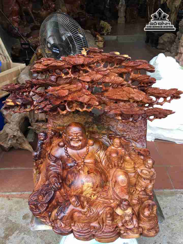 Tượng Phật Di Lặc ngũ phúc ngồi gốc tùng gỗ cẩm  rộng 45 sâu 40 cao 50 (cm)
