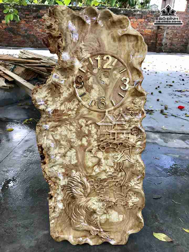 Đồng hồ Hổ xuống núi gỗ nu nghiến  cao 66,5 rộng 30 dày2.5cm