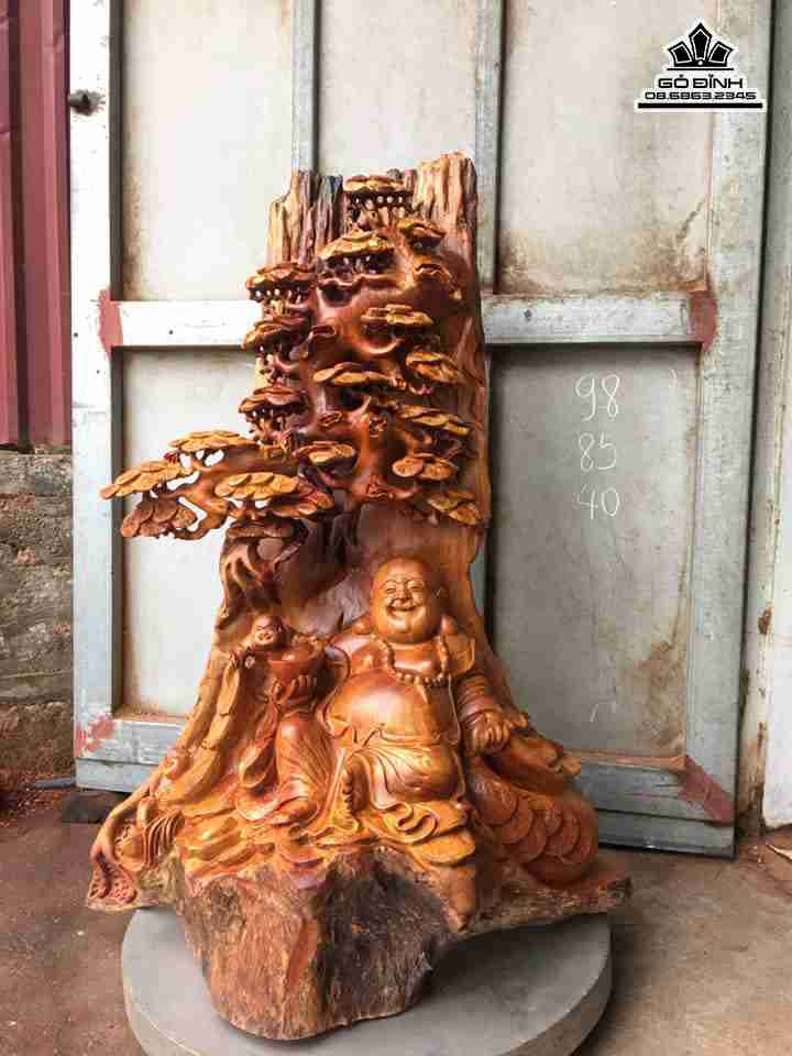 Phật di lặc ngồi gốc tùng gỗ hương  cao 98 rộng 85 sâu 40 (cm)