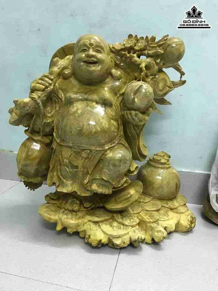 Phật di lặc vác cành đào gỗ nu nghiến  cao 58 rộng 58 sâu 35 (cm)