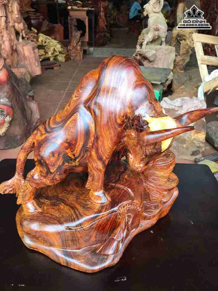 Bò tót gỗ cẩm  cao 40 rộng 40 sâu 28 (cm)