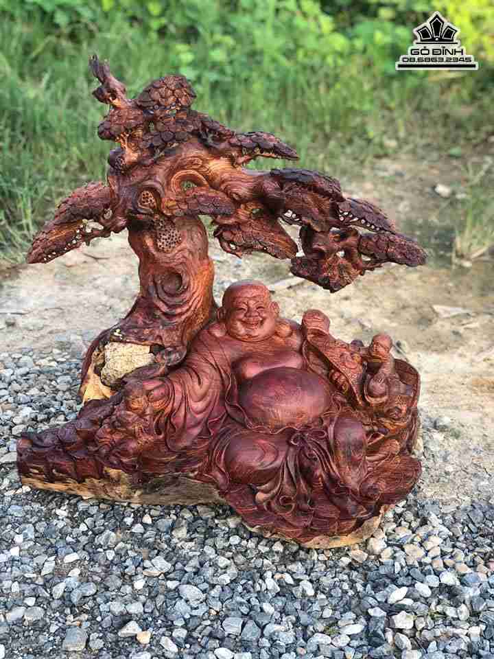 Phật di lặc ngồi gốc tùng gỗ cẩm  cao 69 rộng 70 sâu 50 (cm)