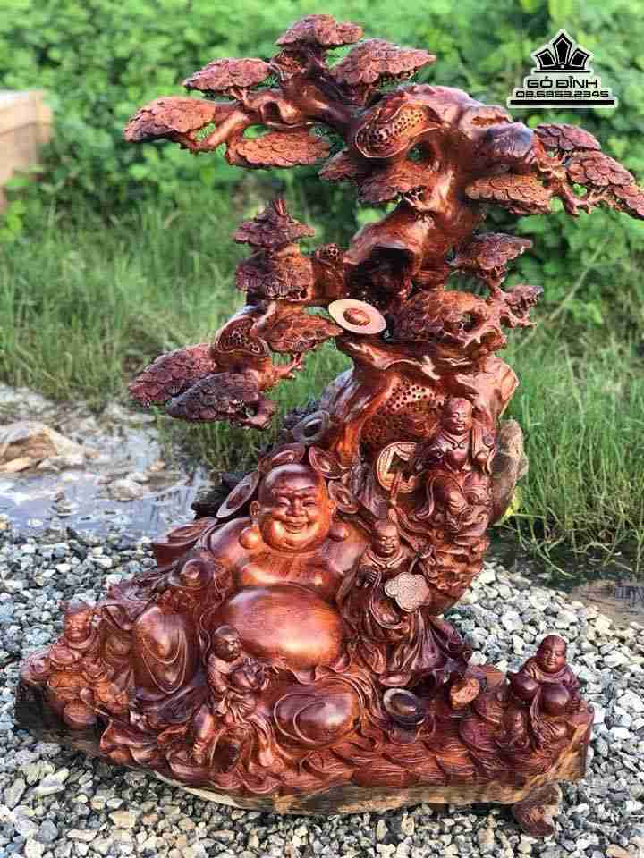 Phật di lặc ngồi gốc tùng gỗ cẩm  cao 96 rộng 80 sâu 70 (cm)