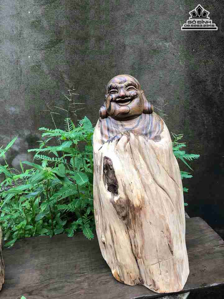 Phật di lặc chúc phúc gỗ bách xanh thơm  cao 32 rộng 17 dày 15 (cm)