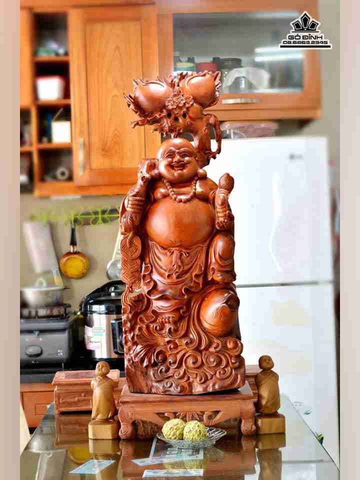 Phật di lặc vác cành đào gỗ hương  cao 88 ngang 33 dày 30 (cm)