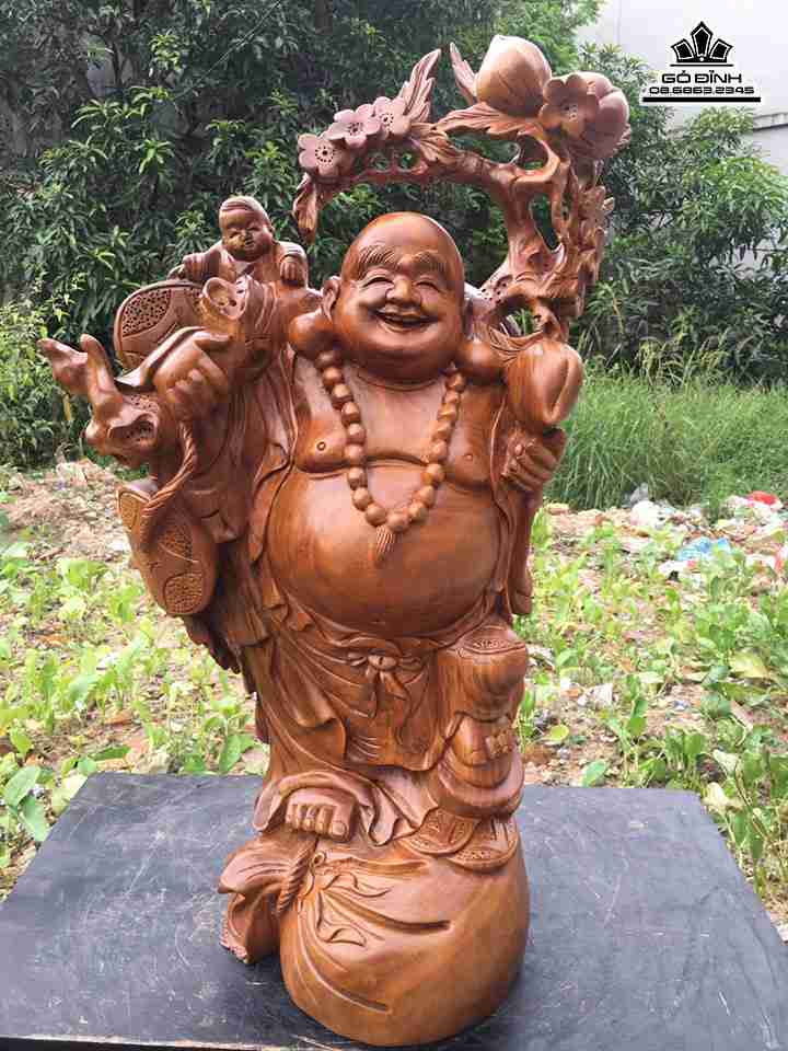 Phật di lặc vác bao tiền gỗ xá xị  cao 71 rộng 42 dày 28 (cm)