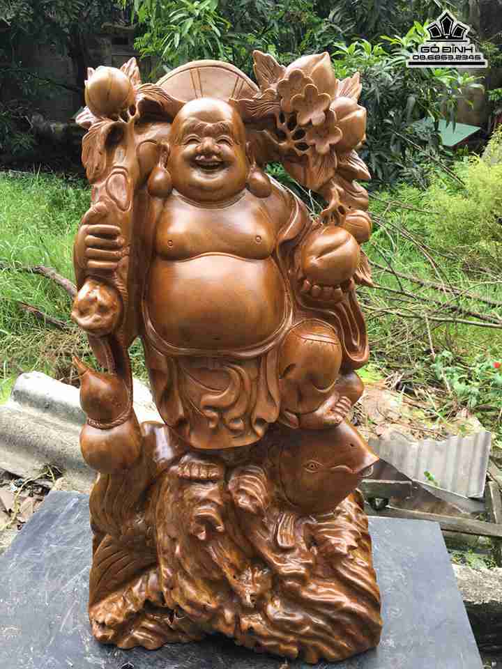 Phật di lặc vác cành đào gỗ xá xị  cao 72 rộng 37 dày 20 (cm)