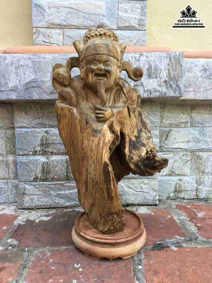 Thần tài gỗ lũa bách xanh  cao 58(cả kỉ) ngang 30 sâu 17 (cm)