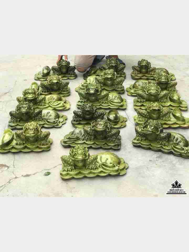 Cóc ngậm tiền gỗ đổi màu  rộng 35-40 cao 17 sâu 20 (cm)