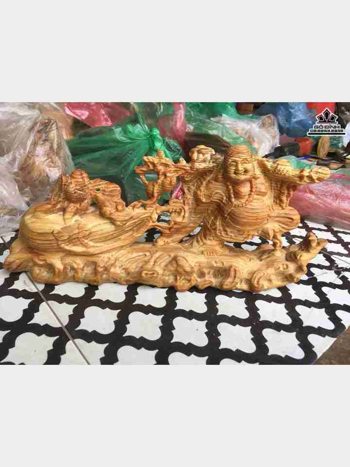 Phật di lặc kéo bao tiền gỗ huyết long  dài 39 cao 17 sâu 10 (cm)