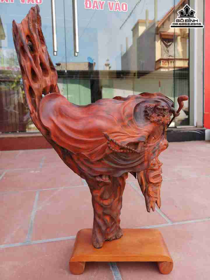 Đạt ma xuất quyền gỗ trắc đỏ đen  cao 53 ngang 30 dày 18 (cm)