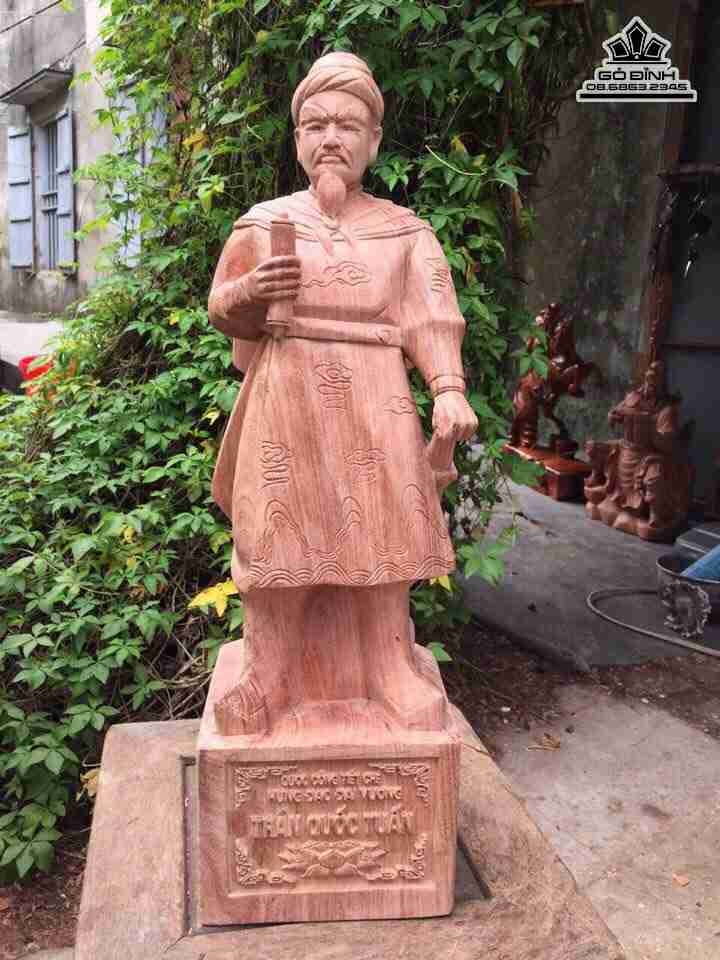 Trần Quốc Tuấn gỗ hương  cao 50 rộng 16 dày 15 (cm)