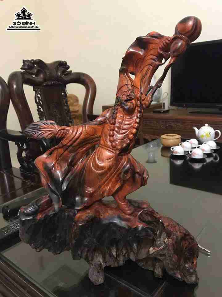 Tế công say rượu gỗ trắc đỏ đen  cao 52 rộng 38 dày 16 (cm)