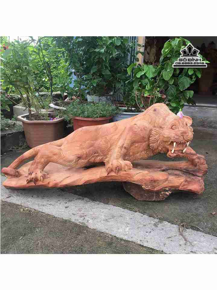 Chúa tể sơn lâm gỗ hương  cao 37 rộng 82 dày 30 (cm)