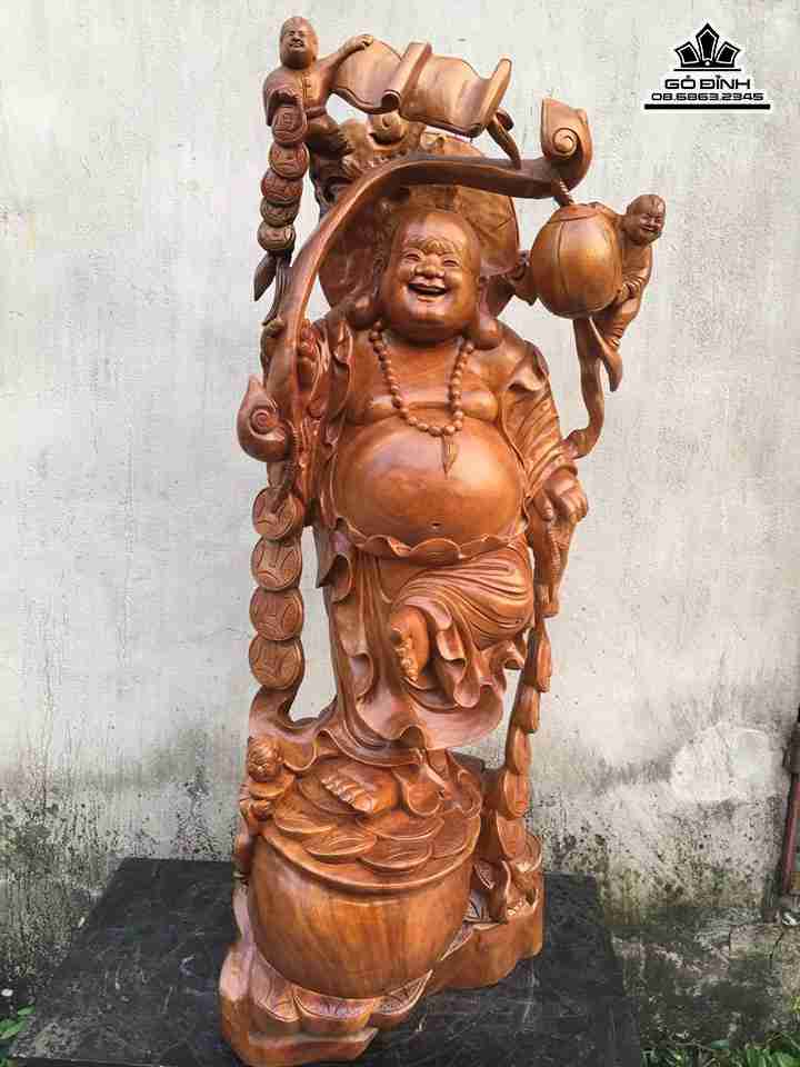 Di lặc vác gậy như ý gỗ xá xị cao 107 rộng 44 dày 30 (cm)