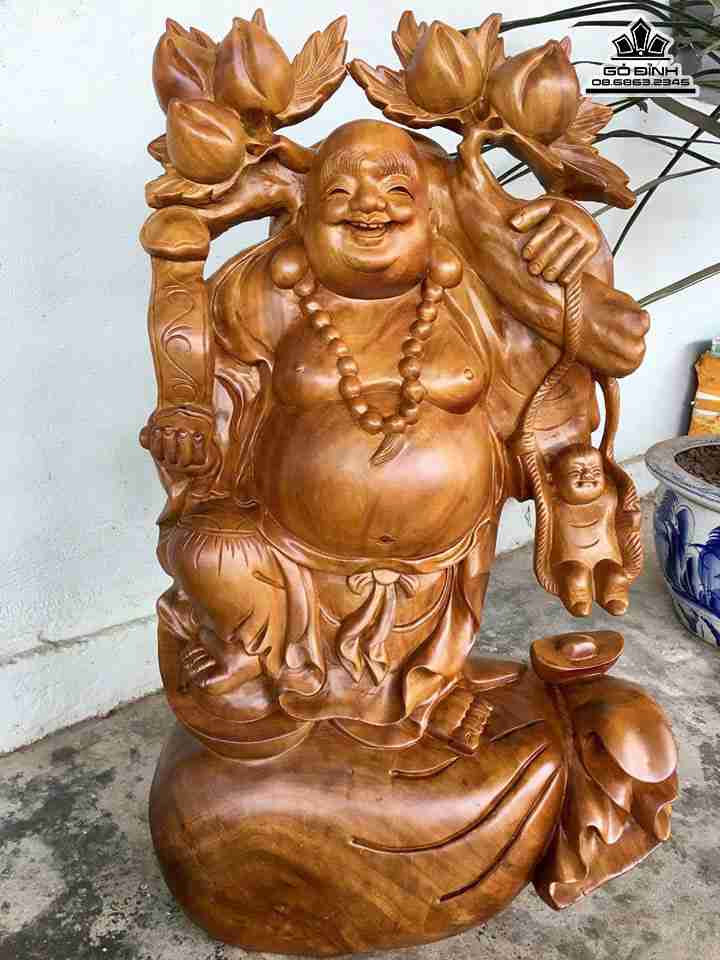 Phật di lặc vác cành đào gỗ xá xị  cao 70 rộng 40 sâu 18 (cm)