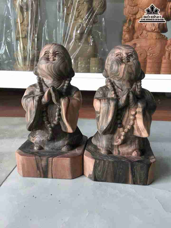 Vạn sự tùy duyên gỗ mun hoa  cao 20 vuông 10 (cm)