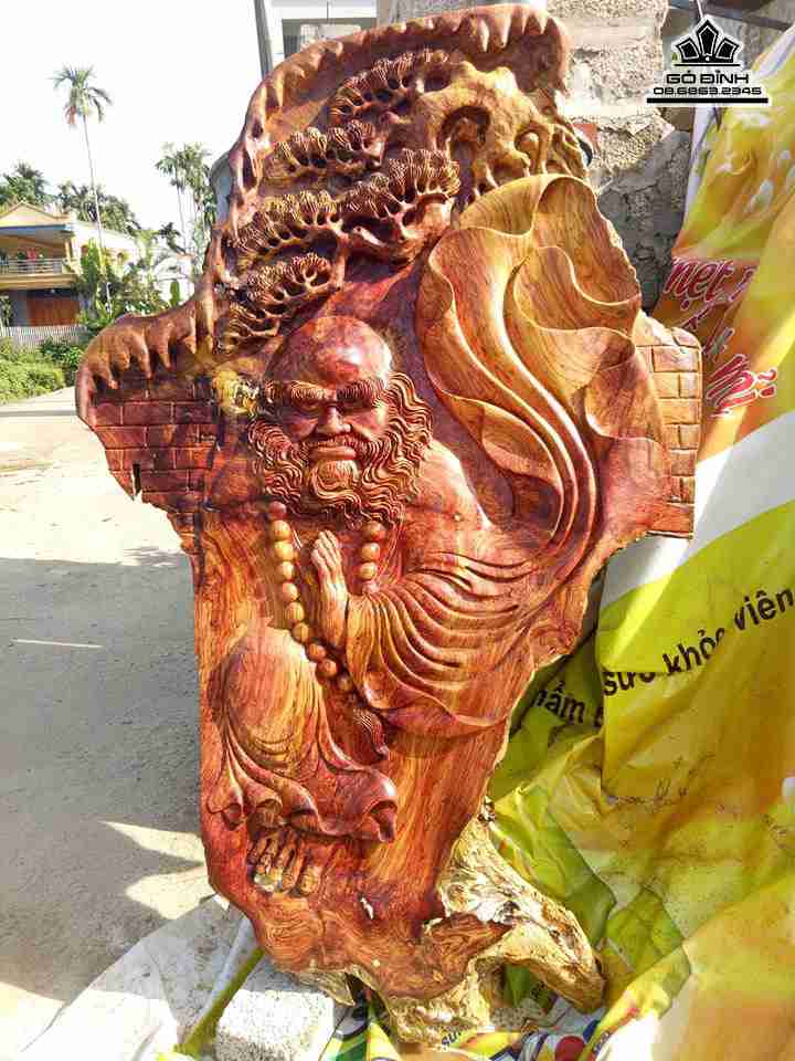 Phù điêu đạt ma xuất quyền gỗ hương  cao 107 rộng 67 dày 10 (cm)
