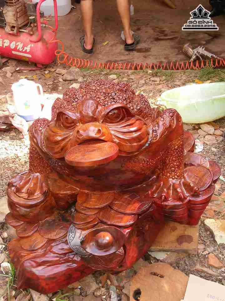 Cóc ngậm tiền gỗ hương  cao rộng 75 dày 80 cao 50 (cm)