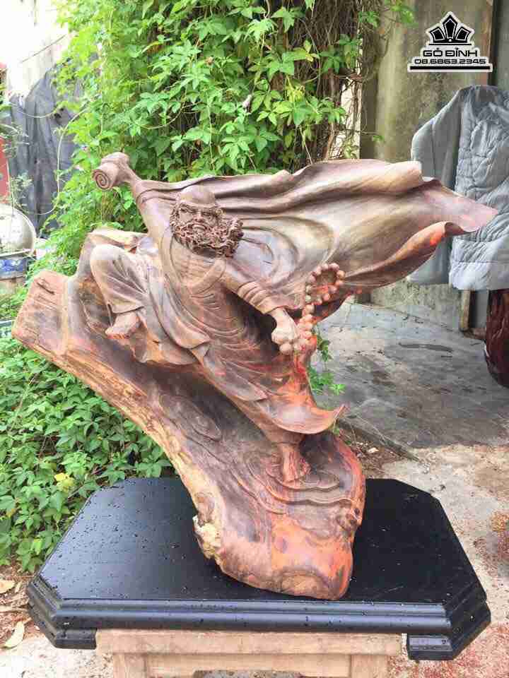 Đạt ma xuất quyền gỗ trắc đỏ đen  cao 50 rộng 55 dày 30 (cm)