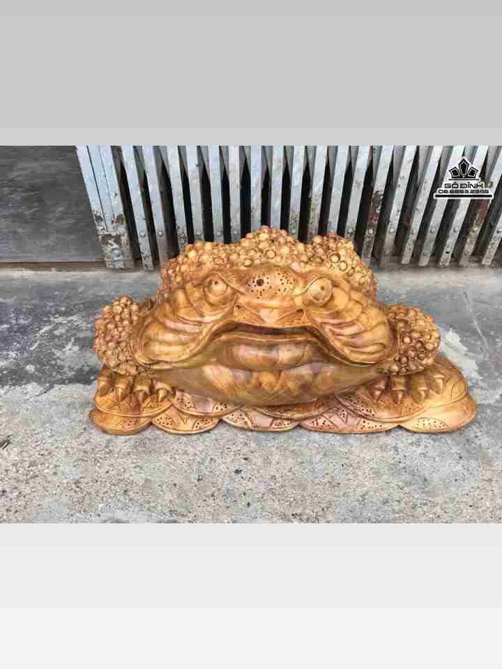 Cóc ngậm tiền gỗ xá xị  rộng 55 cao 23 sâu 32 (cm)