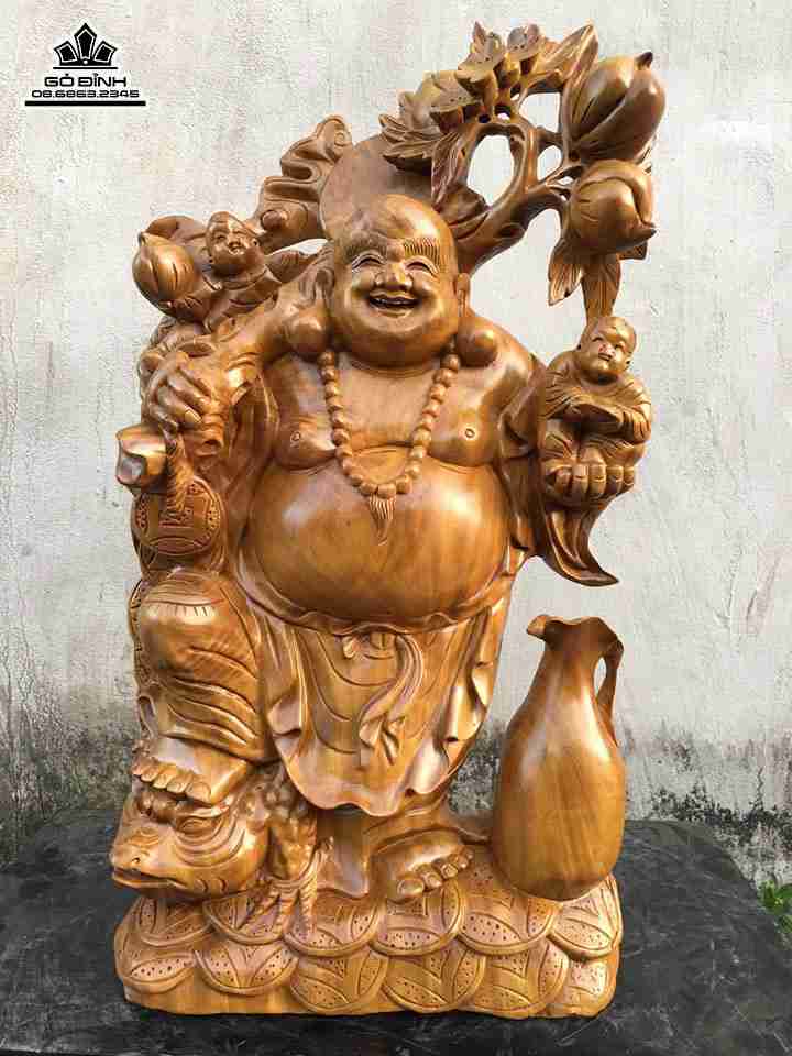 Phật di lặc vác cành đào gỗ xá xị thơm  cao 72 rộng 40 dày 20 (cm)