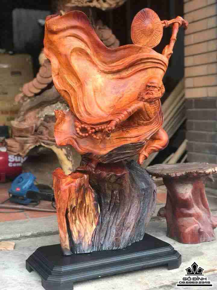 Đạt ma xuất quyền gỗ hương  cao 90 rộng 60 dày 50 (cm)