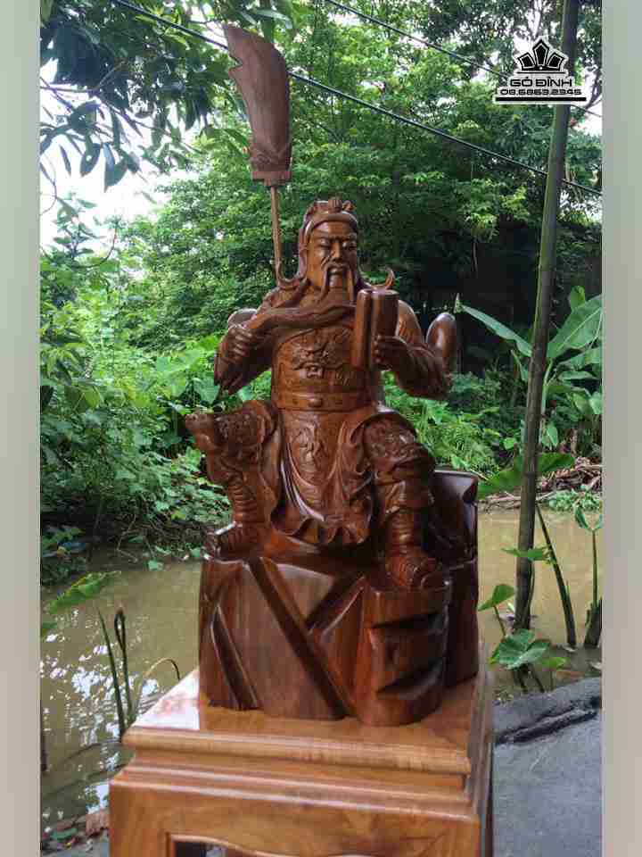 Quan công ngồi đọc sách gỗ bách xanh  cao 70 rộng 42 dày 30 (cm)