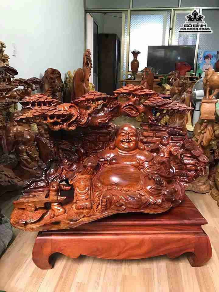 Phật di lặc ngồi gốc tùng gỗ hương  cao 76 rộng 55 dày 50 (cm)