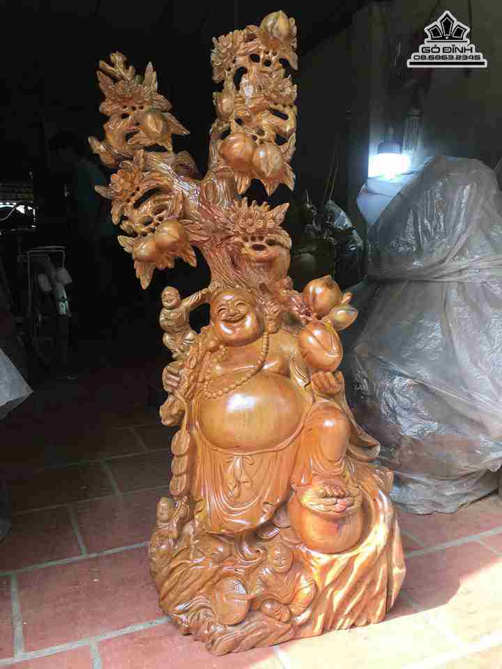 Phật di lặc đứng gốc đào gỗ xá xị  cao 120 rộng 50 dày 40 (cm)