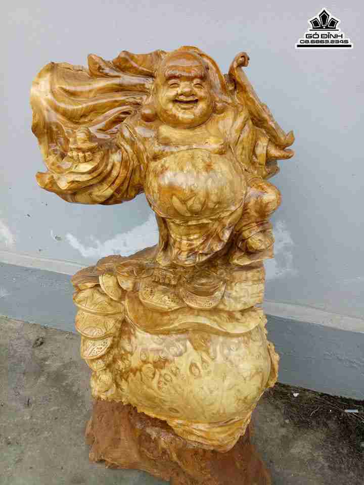 Phật di lặc đứng bao tiền gỗ nu nghiến  cao 67 rộng 38 dày 30 (cm)