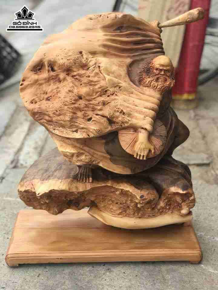 Đạt ma xuất quyền gỗ nu hương giáng  cao 55 rộng 45 dày 30 (cm)