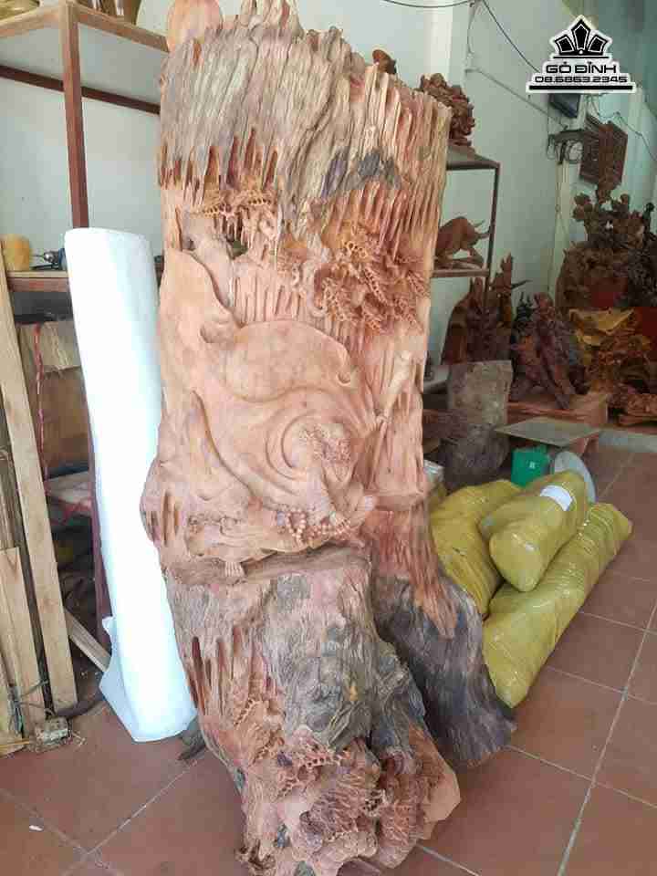 Đạt ma múa quyền trên núi gỗ hương  cao 165 ngang 80 dày 90 (cm)