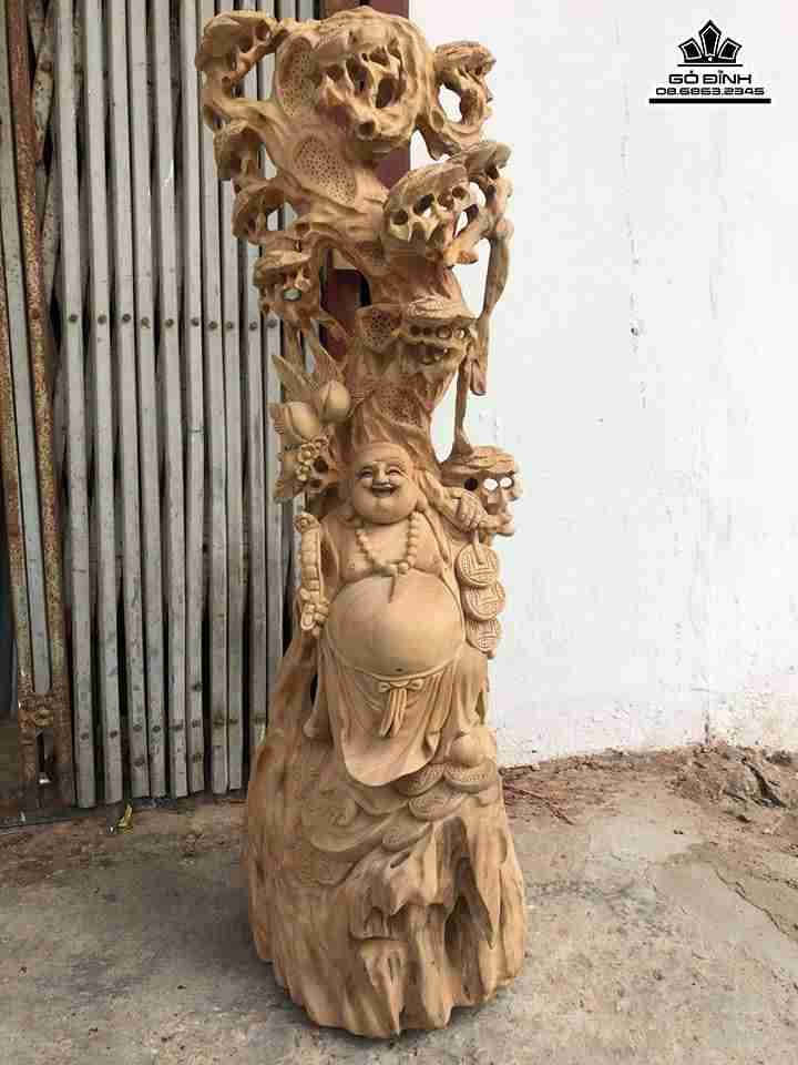 Phật di lặc đứng gốc tùng gỗ xá xị  cao 80 rộng 25 dày 26 (cm)