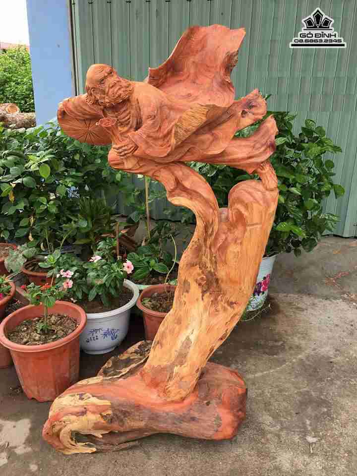 Đạt ma xuất quyền gỗ hương  cao 105 rộng 56 dày 45 (cm)