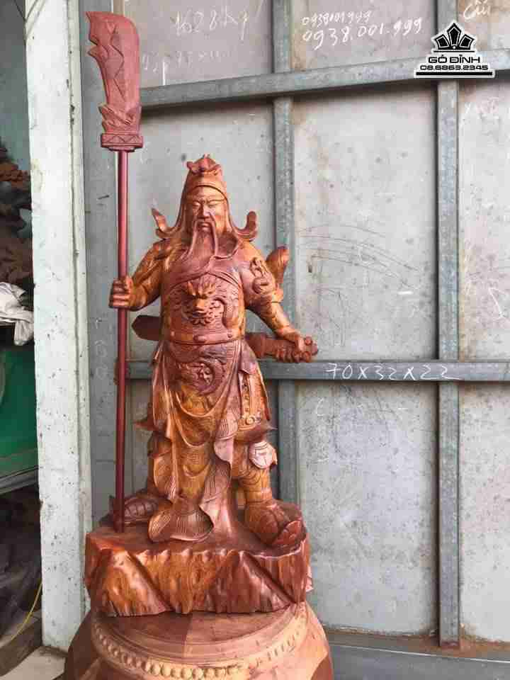 Quan công chống đao gỗ hương  cao 70 rộng 32 sâu 22 (cm)