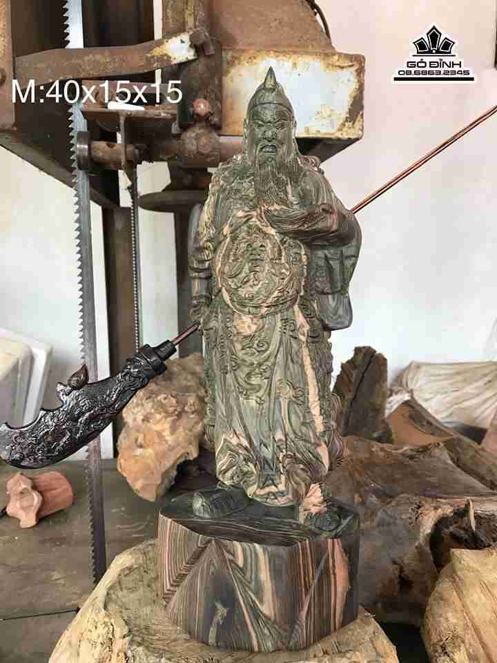 Quan công dương đao gỗ mun hoa  cao 40 rộng 15 dày 15 (cm)