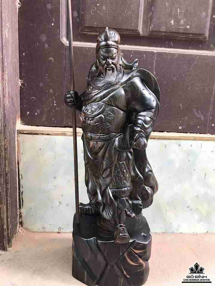 Quan công chống đao gỗ mun hoa  cao 40 rộng 15 dày 15 (cm) 