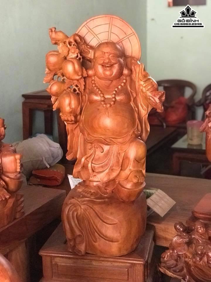 Dai lặc vác cành đào gỗ hương cao 1m rộng 40 dày 40 (cm)