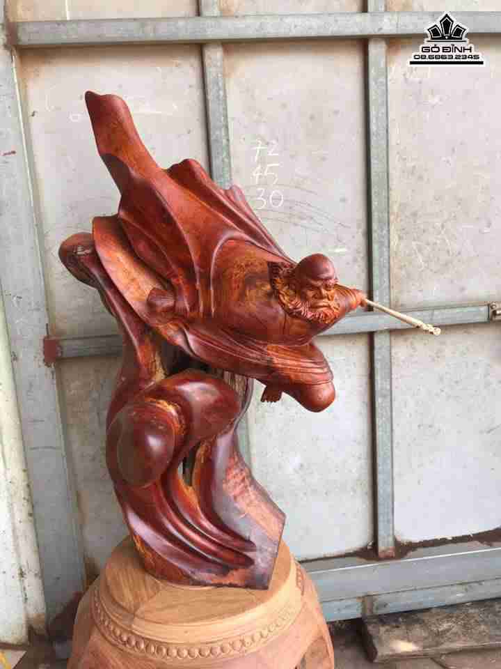 Đạt ma xuất quyền gỗ hương  cao 72 rộng 45 dày 30 (cm)