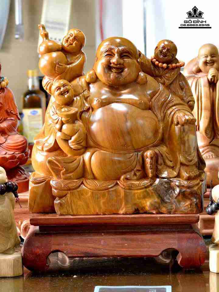 Phật di lặc và tam phúc gỗ bách xanh  cao 35 ngang 35 day 12 (cm)