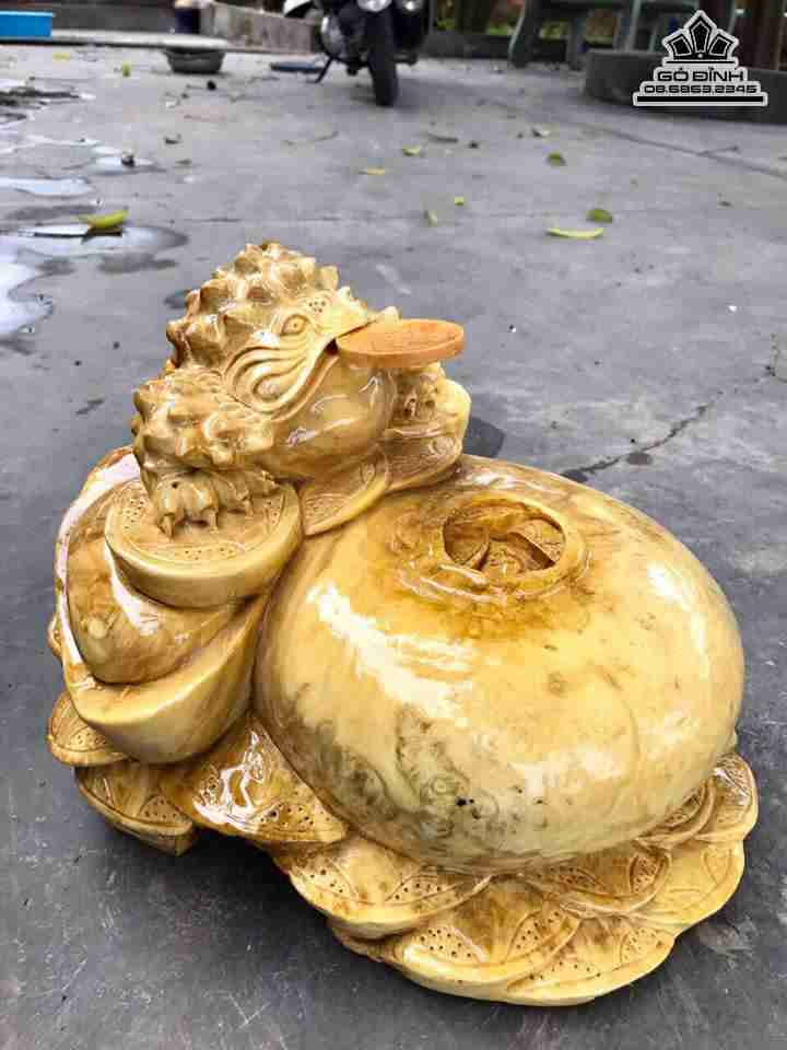 Cóc ngồi chum tiền gỗ nu nghiến  cao 25 rộng 28 dày 25 (cm)