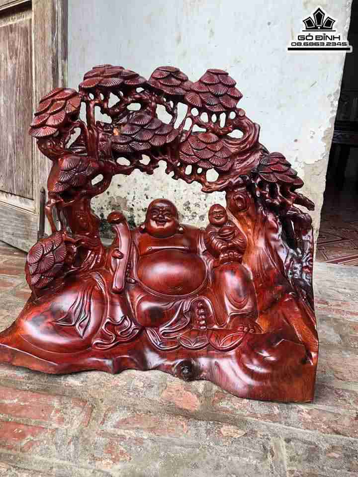 Phật di lặc ngồi gốc tùng gỗ hương  45x50x25